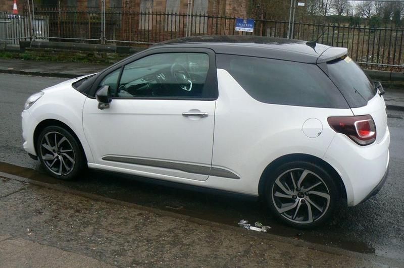 Used DS Automobiles DS3 Connected Chic 82 HP (60 kW) 2018 White Hatchback