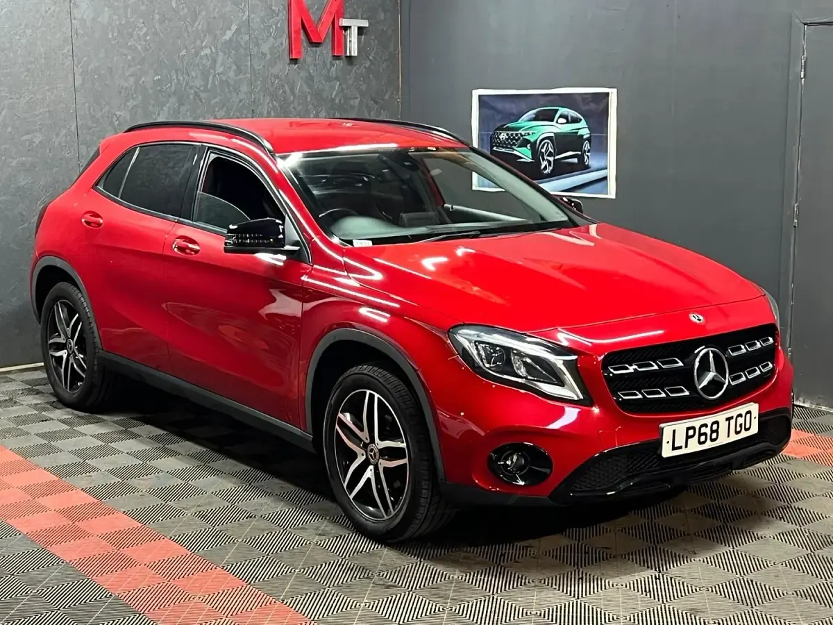 Used Mercedes GLA180 Urban 122 HP (89 kW) 2018 Red SUV