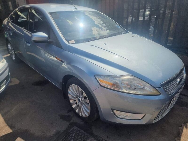 Used Ford Mondeo Titanium 138 HP (101 kW) 2006 Blue Hatchback