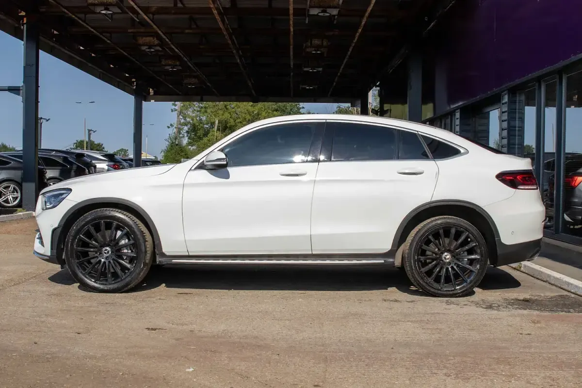 Used Mercedes GLC220 AMG line 191 HP (140 kW) 2019 White SUV