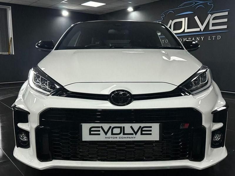 Used Toyota Yaris 272 HP (200 kW) 2021 White Hatchback