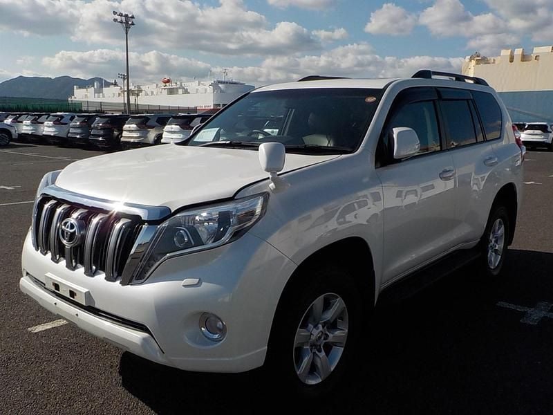 Used Toyota Land Cruiser TX 177 HP (130 kW) 2016 White Sedan