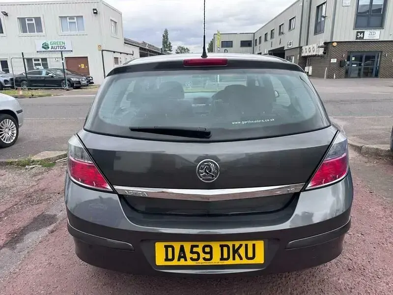 Used Vauxhall Astra 138 HP (101 kW) 2009 Grey Hatchback