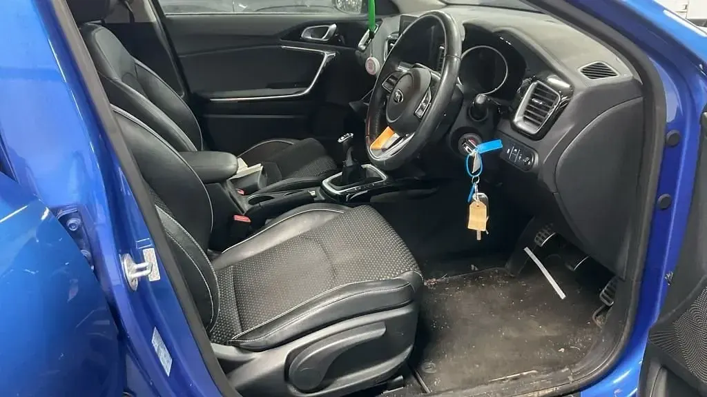 Usado Kia Ceed 138 HP (101 kW) 2018 Azul Citadino