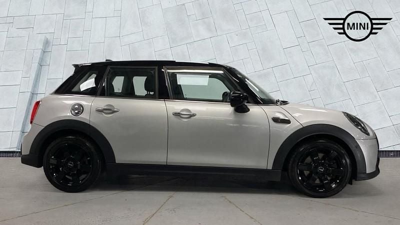 Usado Mini Cooper S Classic 176 HP (129 kW) 2022 Prateado Citadino