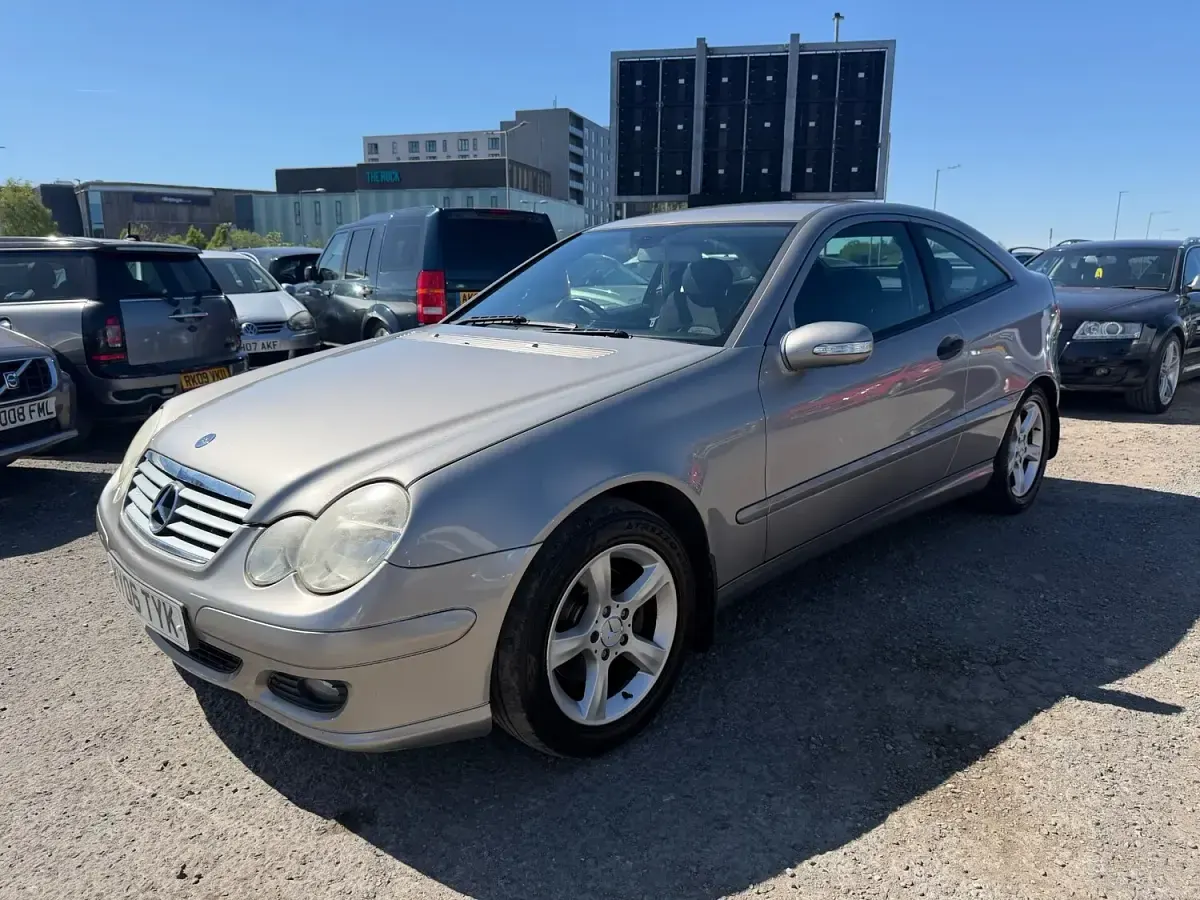 Used Mercedes C180 SE 143 HP (105 kW) 2006 Silver Coupe