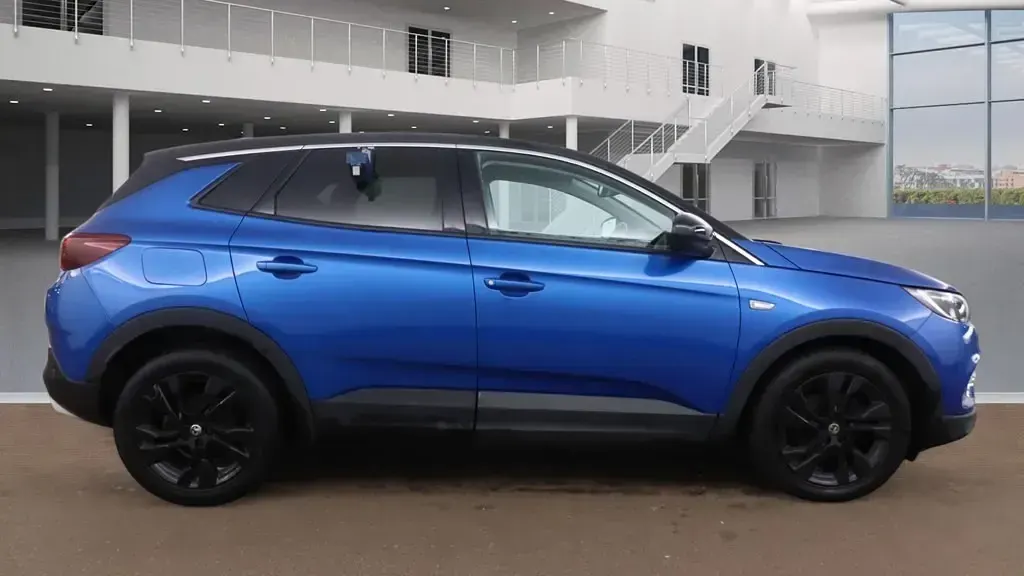 Used Vauxhall Grandland X SRi 130 HP (95 kW) 2021 Blue SUV