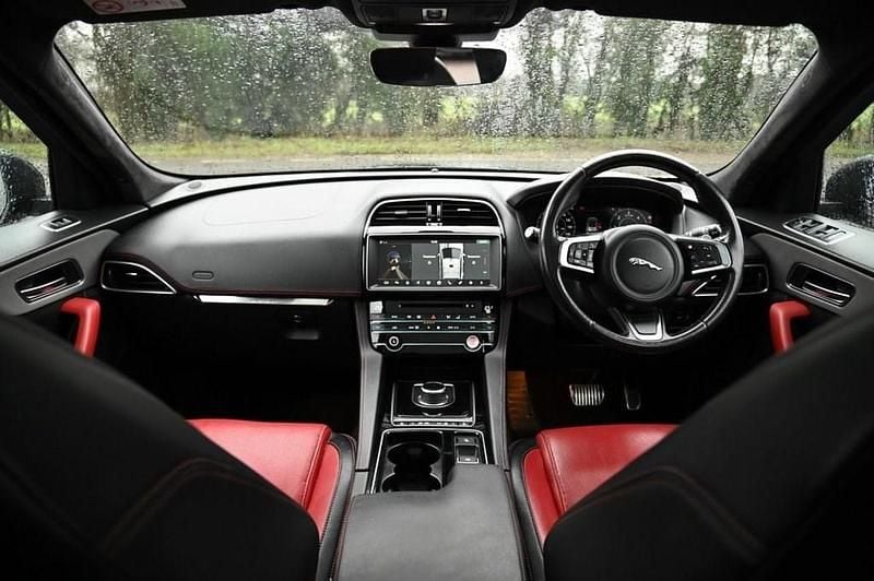 Used Jaguar F-Pace Chequered Flag 180 HP (132 kW) 2019 Black SUV