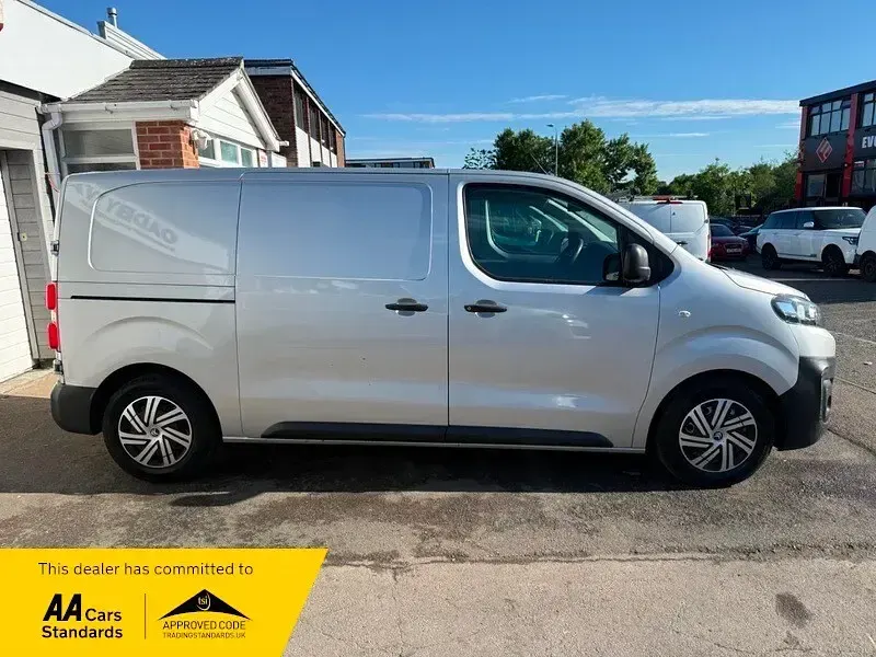 Used Citroën Dispatch 2018 Silver MPV
