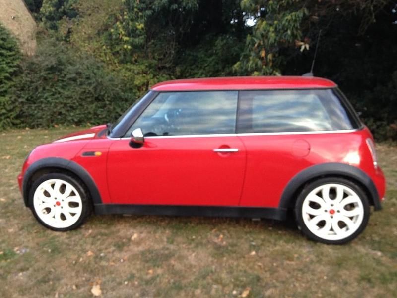 Used Mini ONE 90 HP (66 kW) 2006 Red Hatchback