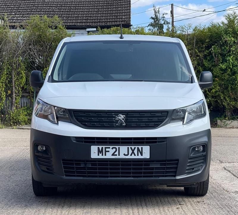 White Used 2021 Peugeot Partner MPV | £7,990 (Fair price) - Image 1/3