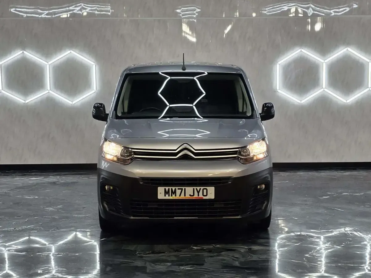 Używany Citroën Berlingo 100 KM (73 kW) 2021 Szary Minivan