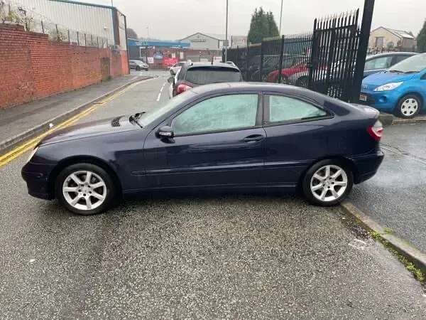 Used Mercedes C220 2004 Blue Coupe