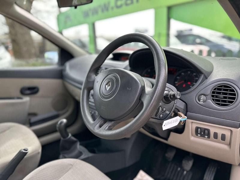 Used Renault Clio II Expression 68 HP (50 kW) 2006 Silver Hatchback