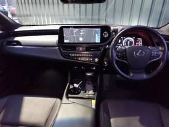 Used Lexus ES300H 218 HP (160 kW) 2022 Red Sedan