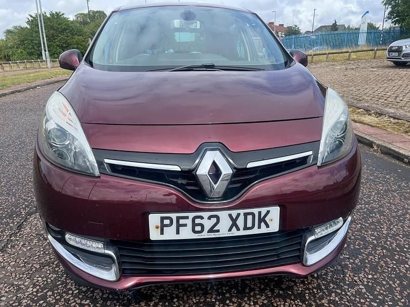 Red Used 2012 Renault Scénic III Dynamique MPV | £2,499 (Good price) - Image 1/4