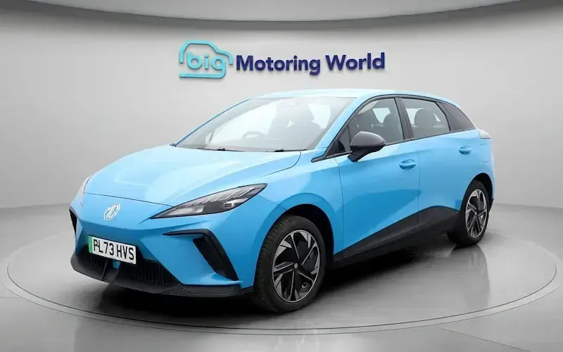 Begagnad MG MG4 EV SE 319 kW (435 HK) 2023 Blå Halvkombi