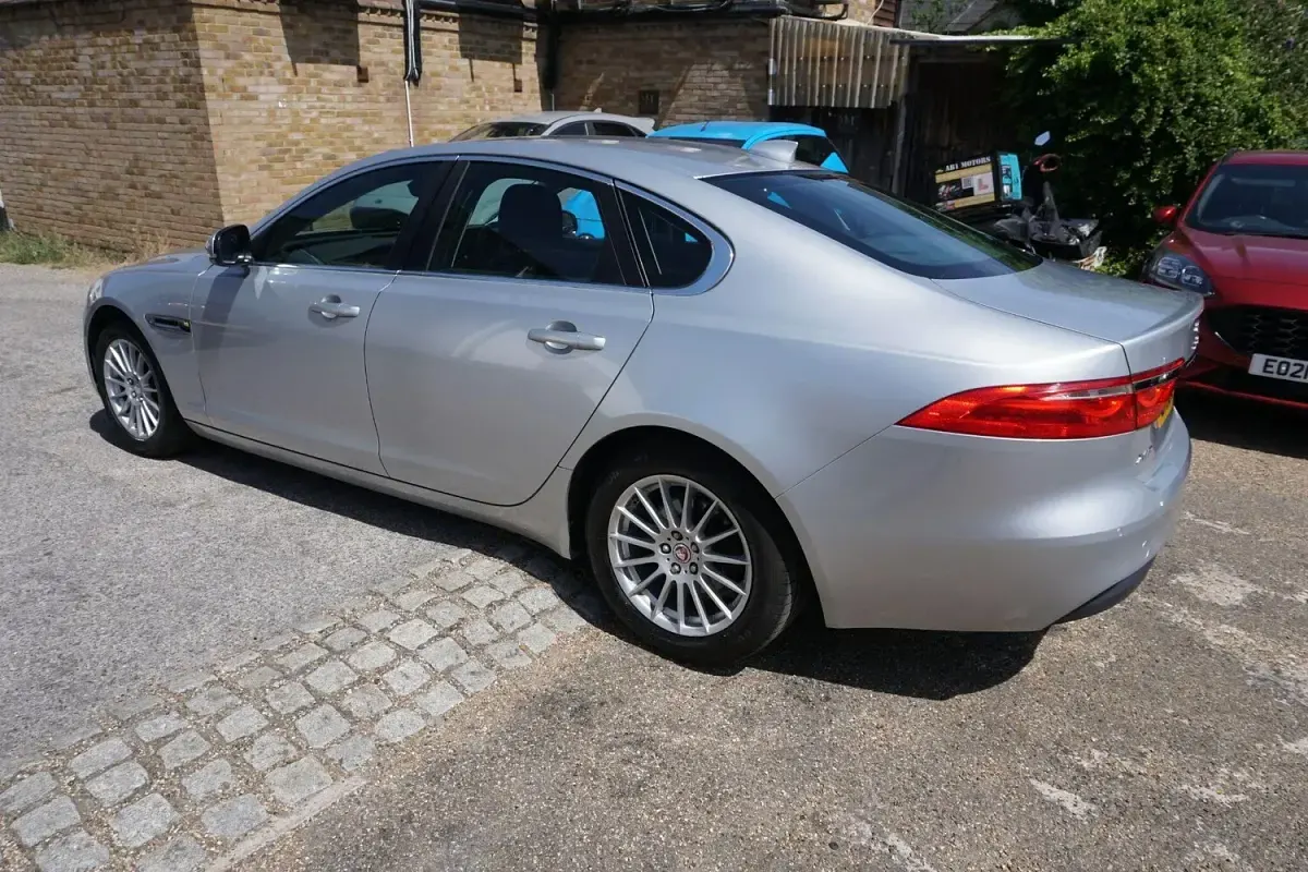 Used Jaguar XF Prestige 160 HP (117 kW) 2016 Silver Sedan