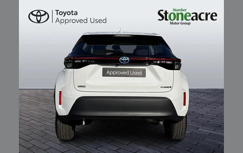Used Toyota Yaris Cross 113 HP (83 kW) 2024 White SUV