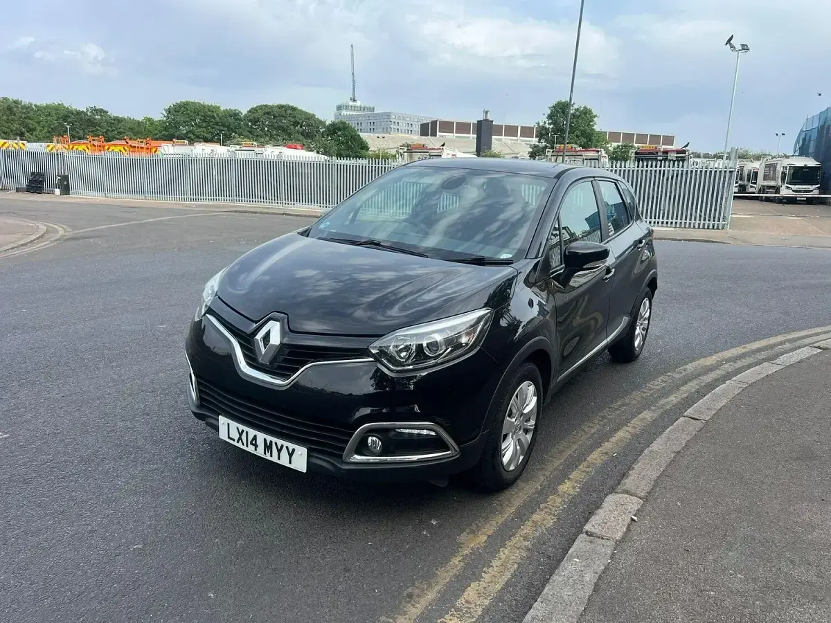 Used Renault Captur Expression+ 90 HP (66 kW) 2014 Black SUV