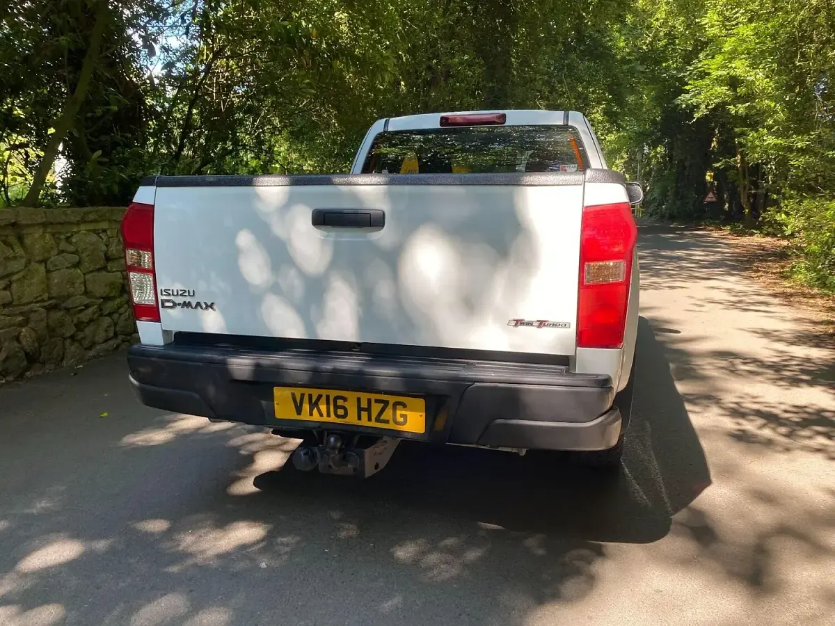 Used Isuzu D-Max 161 HP (118 kW) 2016 White Pickup