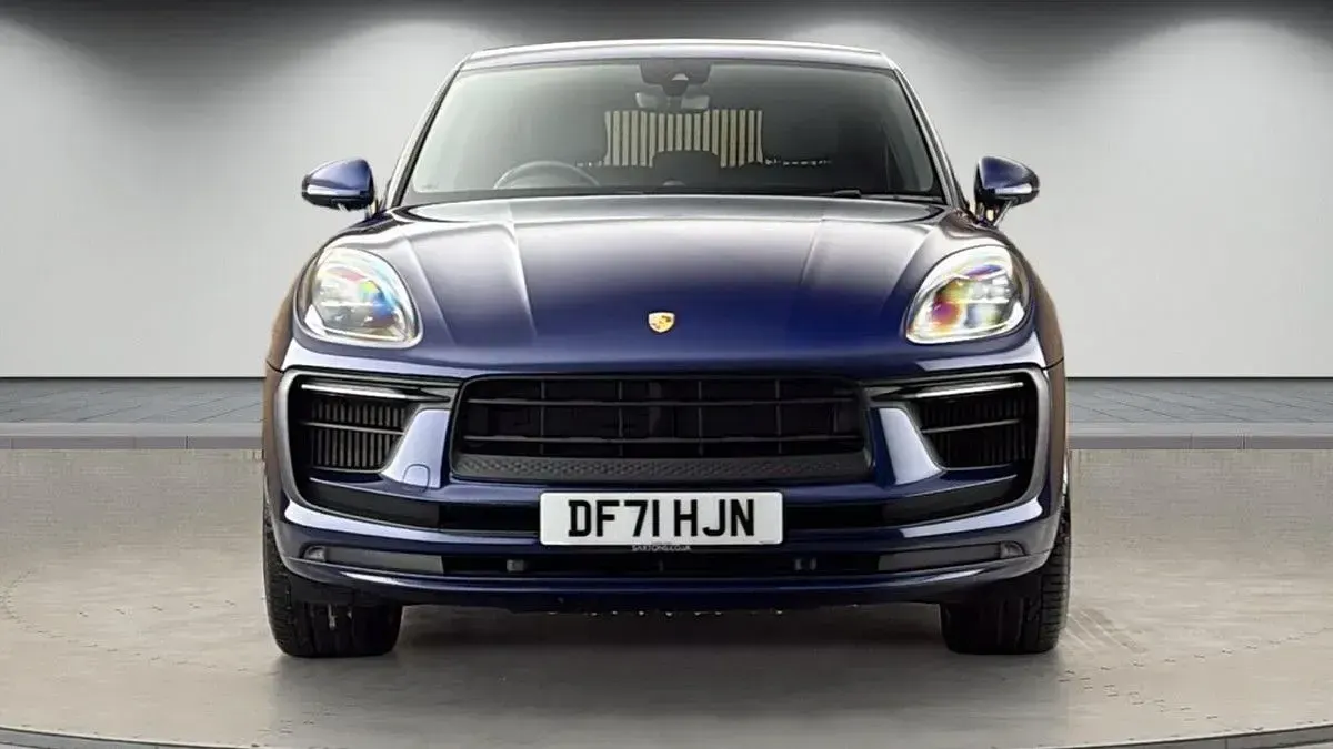 Used Porsche Macan 380 HP (279 kW) 2022 Gentian blue metallic SUV