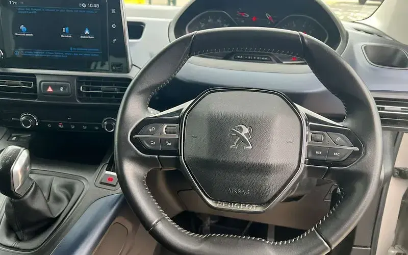 Used Peugeot Rifter Allure 102 HP (75 kW) 2019 Beige MPV