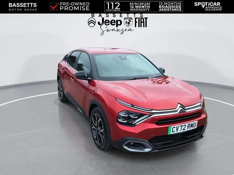 Begagnad Citroën e-C4 Shine 100 kW (136 HK) 2022 Röd Halvkombi