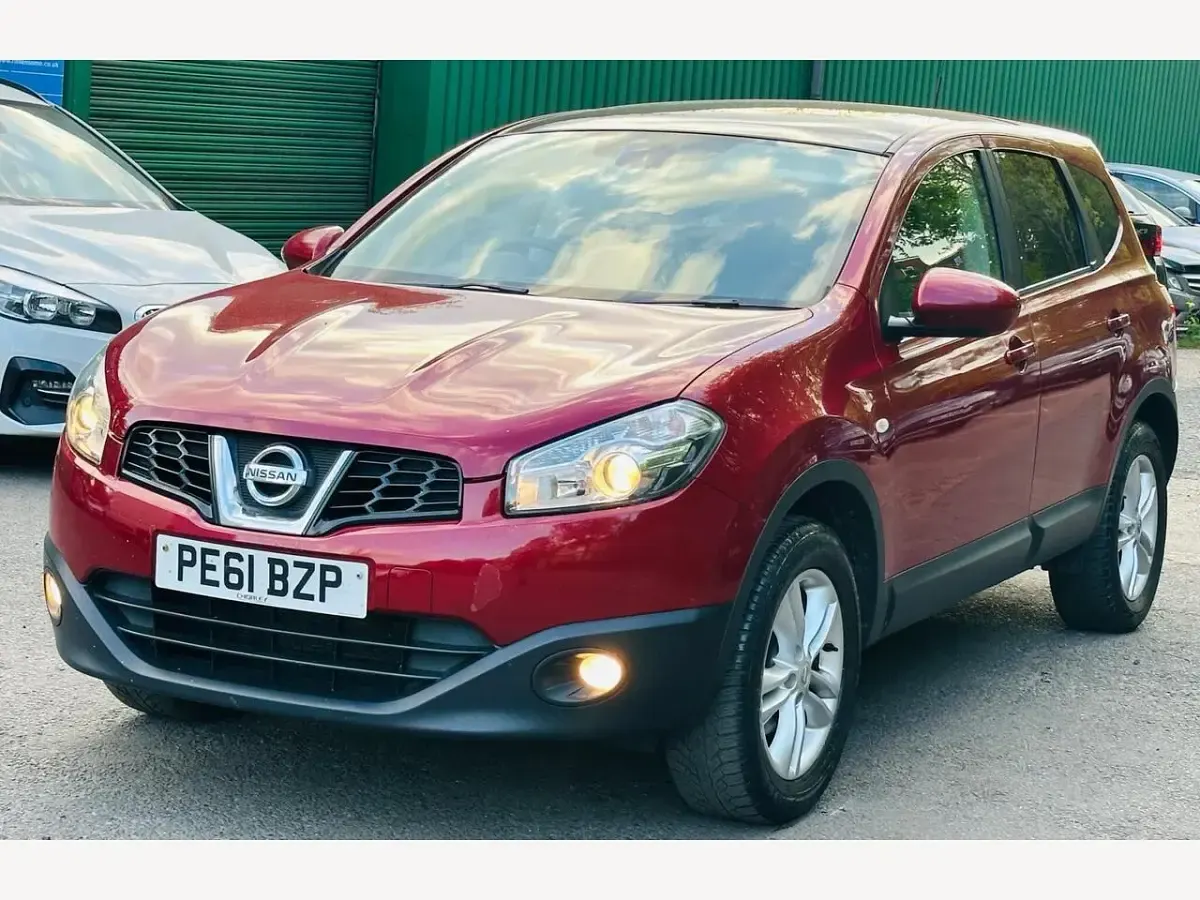 Used Nissan Qashqai +2 Acenta 117 HP (86 kW) 2011 Red SUV