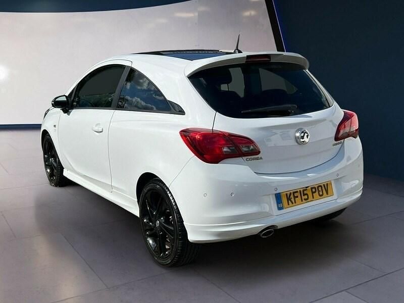 Used Vauxhall Corsa Edition 100 HP (73 kW) 2015 White Hatchback