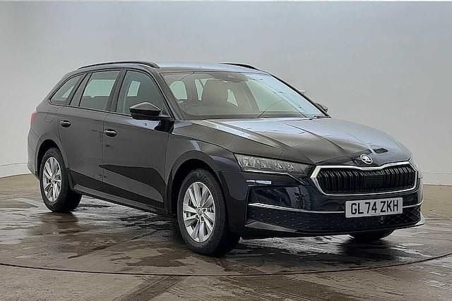 Black magic pearl effect New 2025 Skoda Octavia SE Technology Estate | £22,750 (Fair price) - Image 1/4