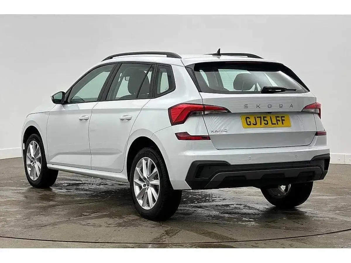 Used Skoda Kamiq SE 70 HP (51 kW) 2025 Moon white metallic SUV