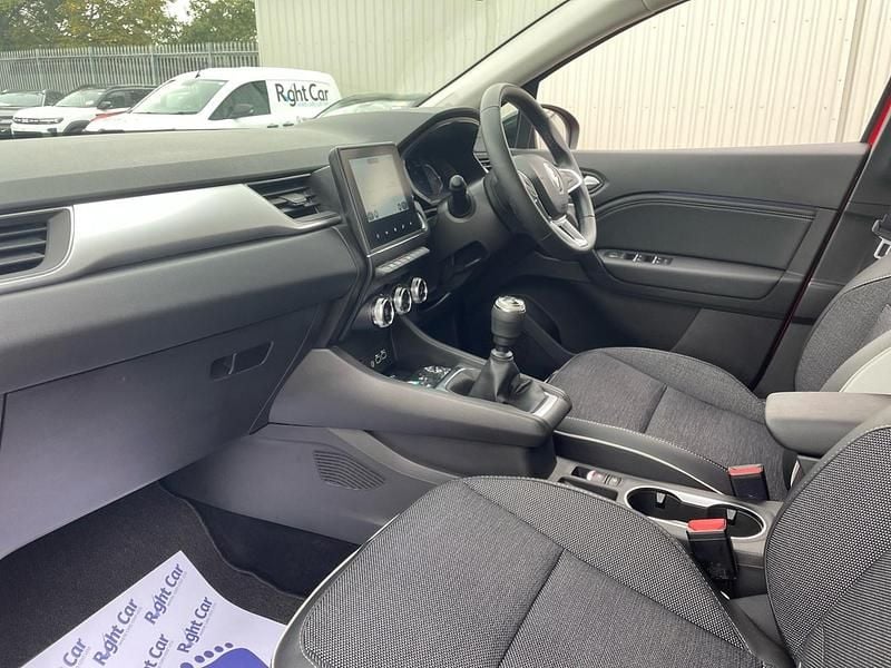 Used Renault Captur Techno 91 HP (66 kW) 2024 Red / black SUV