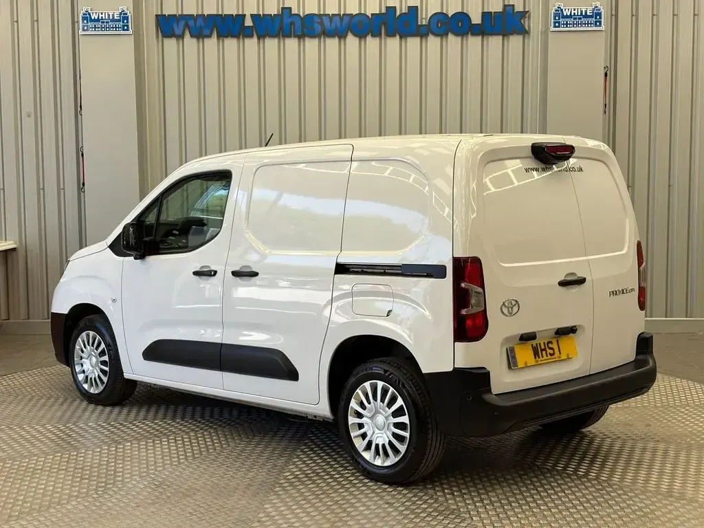 Used Toyota Proace 120 HP (88 kW) 2025 White MPV