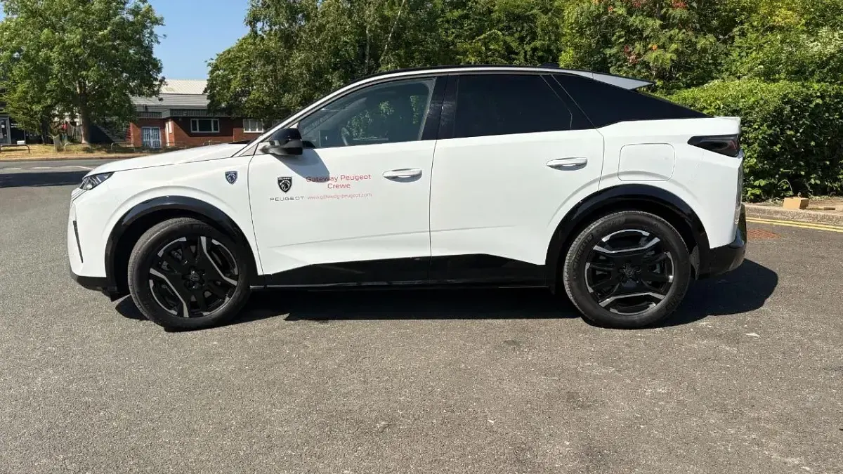 Used Peugeot e-3008 GT 152 kW (207 HP) 2026 White SUV