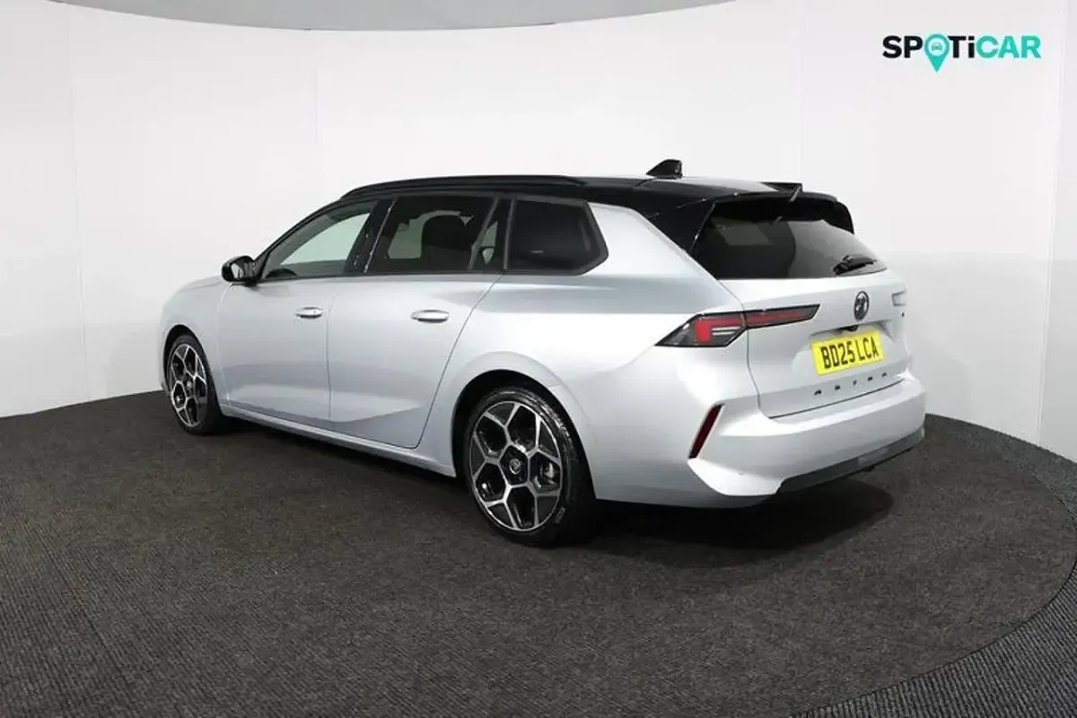 Used Vauxhall Astra Ultimate 134 HP (98 kW) 2025 Grey Estate