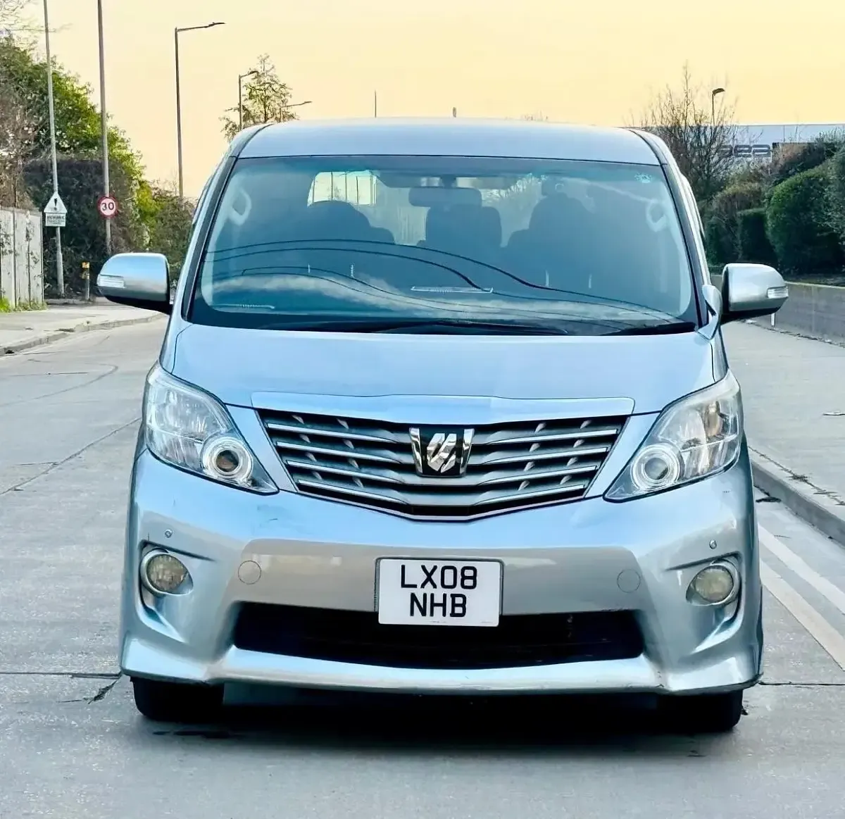 Usado Toyota Alphard 2023 Cinzento Monovolume