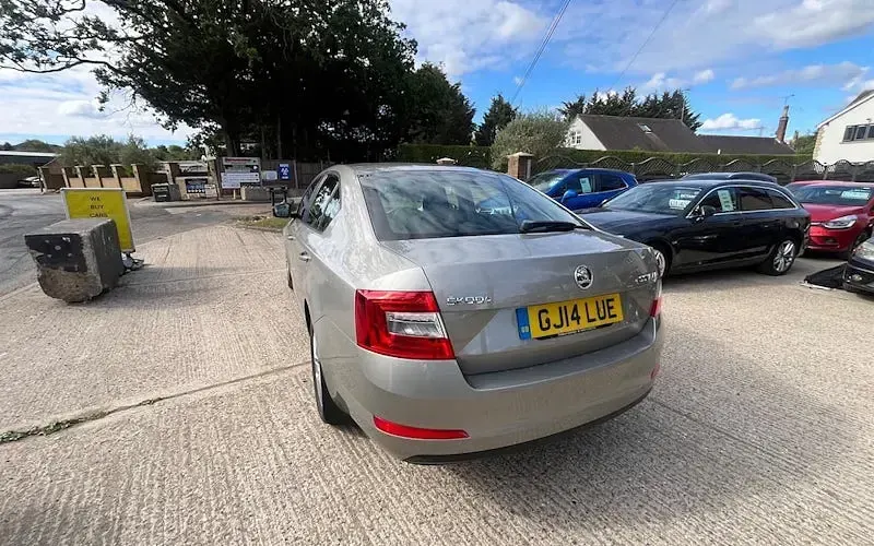 Used Skoda Octavia SE 140 HP (102 kW) 2014 Gold Estate