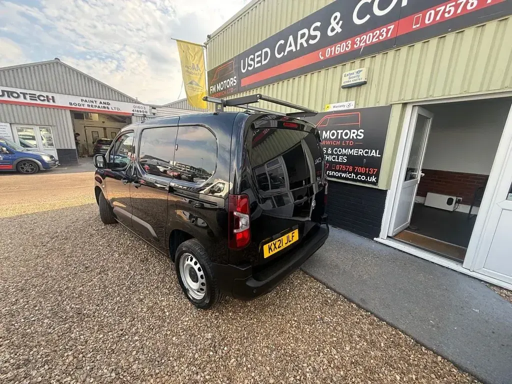 Used Vauxhall Combo 100 HP (73 kW) 2021 Black MPV