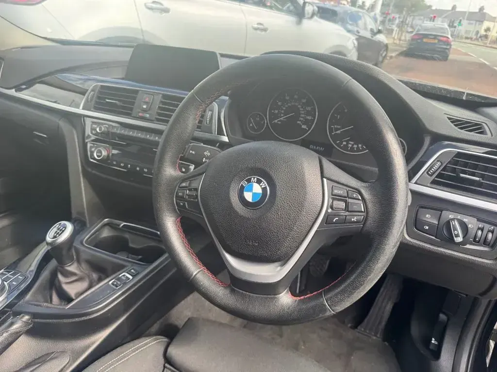 Used BMW 320 Sport Line 184 HP (135 kW) 2018 Black Estate