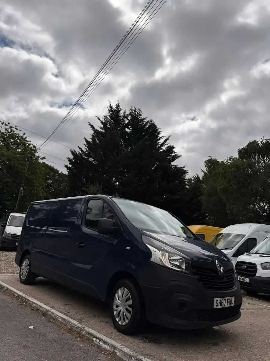 Used Renault Trafic Business 2017 Blue MPV