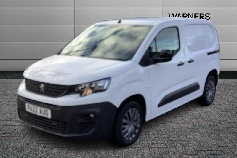 White Used 2022 Peugeot Partner Premium MPV | £10,995 (Fair price) - Image 1/4