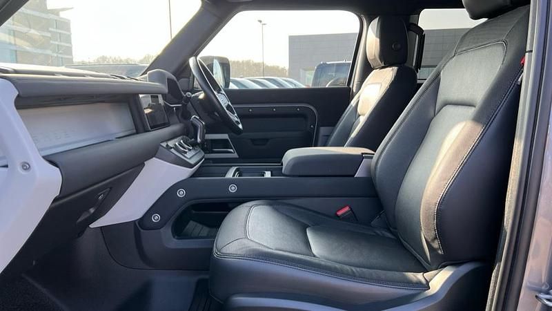 Used Land Rover Defender SE Dynamic 249 HP (183 kW) 2022 Metallic  eiger grey SUV