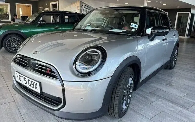 Used Mini Cooper Classic 150 kW (204 HP) 2025 Hatchback