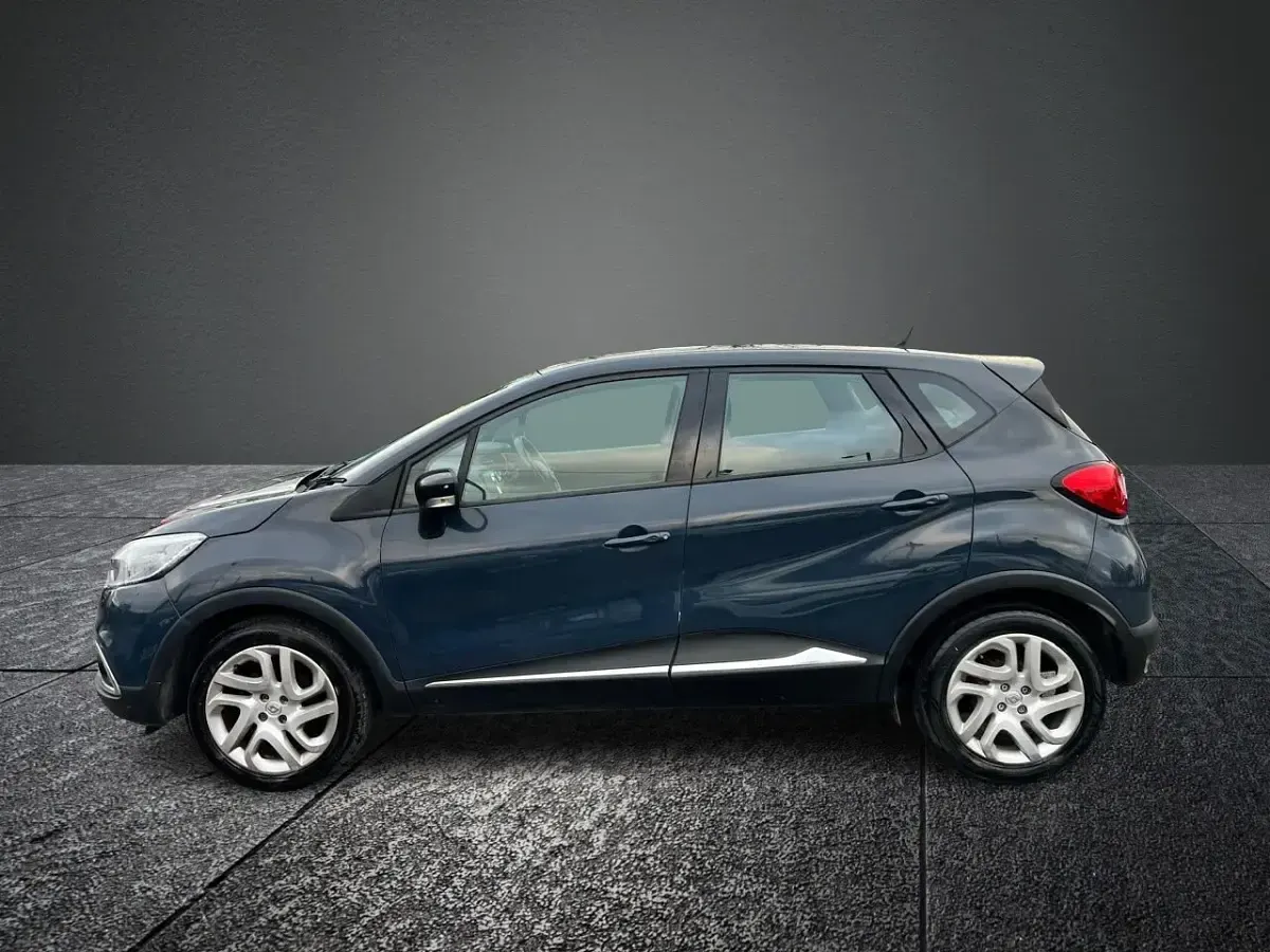 Used Renault Captur Dynamique 90 HP (66 kW) 2017 Blue SUV