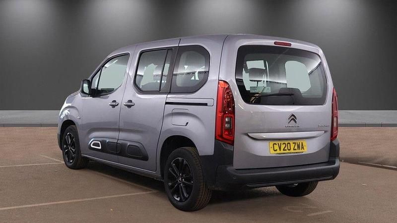 Usado Citroën Berlingo Flair 130 HP (95 kW) 2020 Cinzento Monovolume