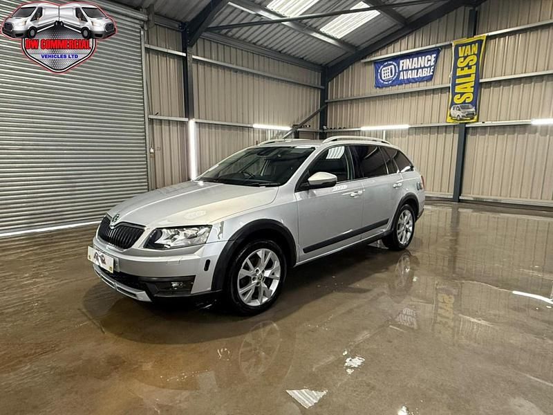 Used Skoda Octavia Scout 4x4 140 HP (102 kW) 2015 Silver Estate