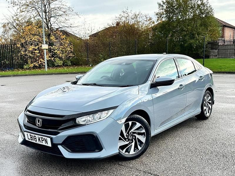 Begagnad Honda Civic SE 120 HK (88 kW) 2018 Grå Halvkombi