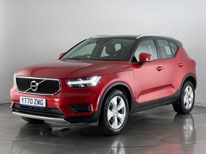 Used Volvo XC40 Momentum 163 HP (119 kW) 2020 Red SUV