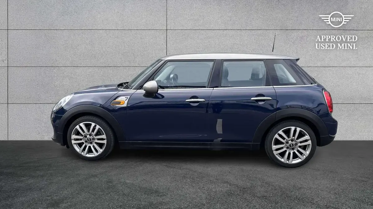Used Mini Cooper Hatch 134 HP (98 kW) 2018 Blue Hatchback